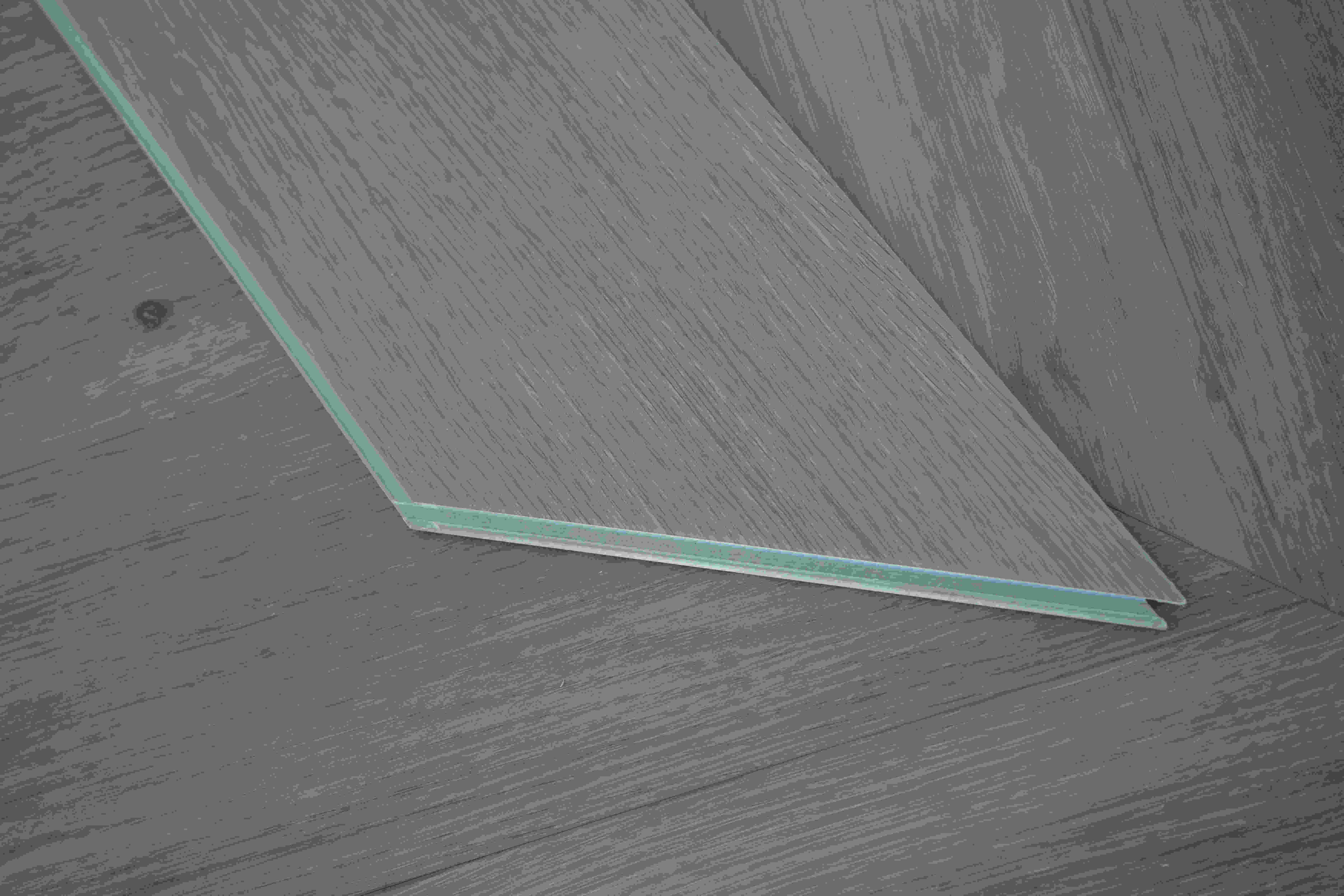 A chevron pattern has pieces of wood set at a 45-degree angle, unlike a herringbone floor where the planks form 90-degree angles with each other. The ends of two planks of wood of equal size are cut on an angle and the ends of the wooden planks are cut at an angle too. When the floor is expertly installed, the two planks are fitted together to create a point. This means that the zig-zag pattern goes along the surface. Chevron patterns are not only seen on floors: you can complement your chevron wood floor with chevron patterned cushions, artwork and lampshades.